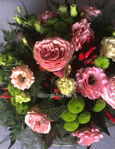Bouquet  con fiori assortiti.