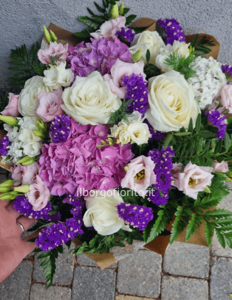 Bouquet di fiori assortiti.