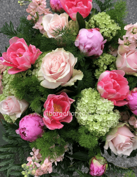 Bouquet di rose colori assortiti.